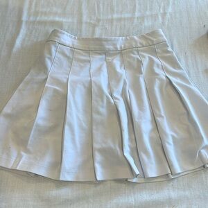 B1860 Aritzia Sundeh Olive pleated skirt size 2 used small blemishes